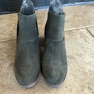 Me Too, olive green, suede booties. Size 6